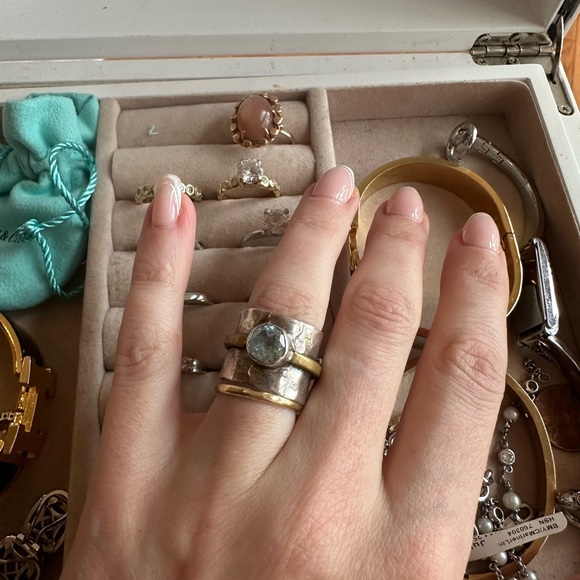 Topaz gem stone aquamarine hammered silver and brass ring - Picture 8 of 15